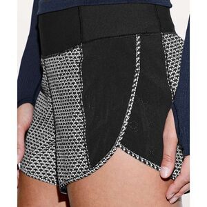 Lululemon Real Quick Perforated Shorts 3.5" Monochromic Black Size 4 EUC